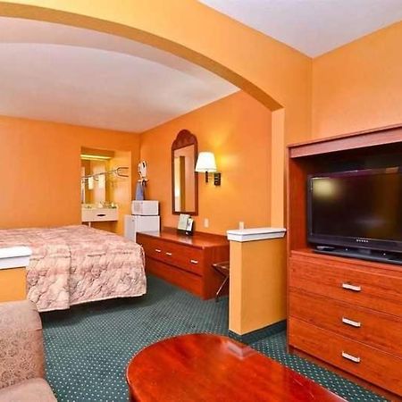 Pine Point Inn&Suites Smithville Extérieur photo
