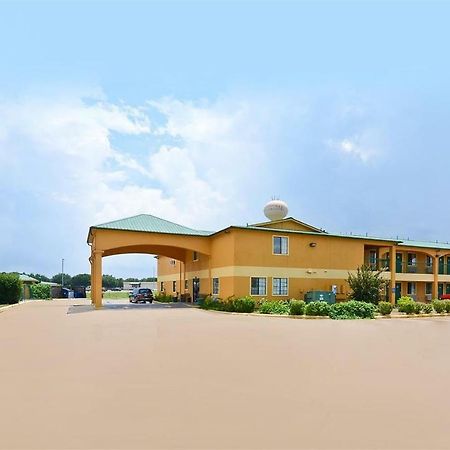 Pine Point Inn&Suites Smithville Extérieur photo