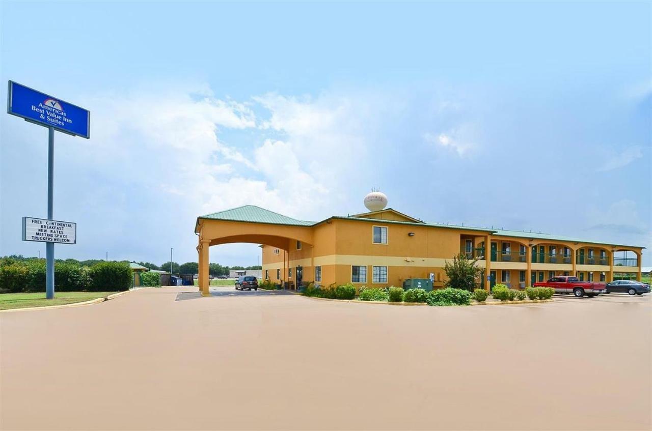 Pine Point Inn&Suites Smithville Extérieur photo