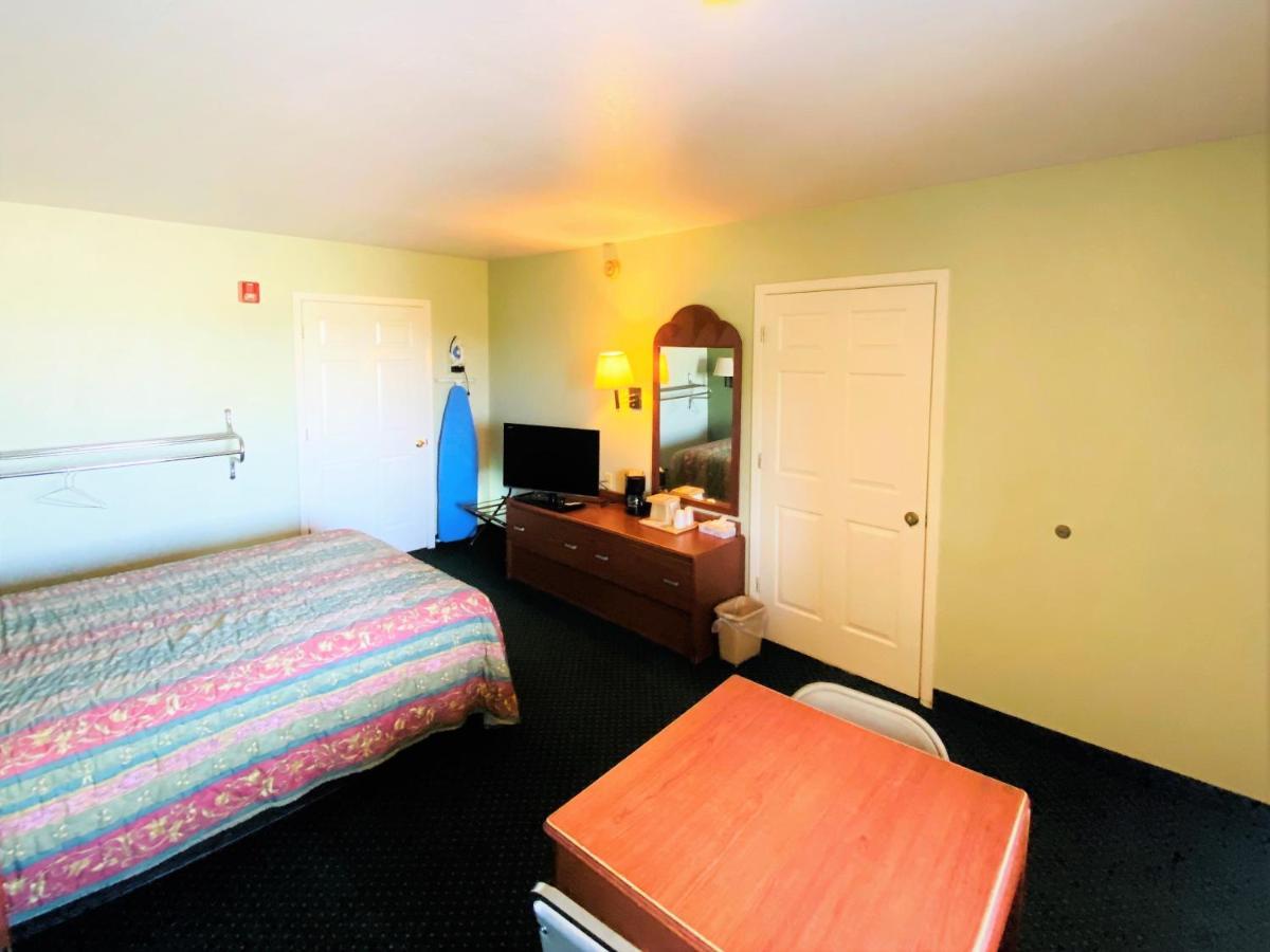 Pine Point Inn&Suites Smithville Extérieur photo