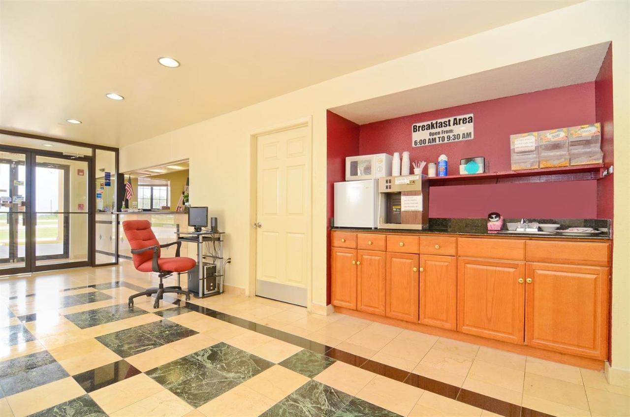 Pine Point Inn&Suites Smithville Extérieur photo