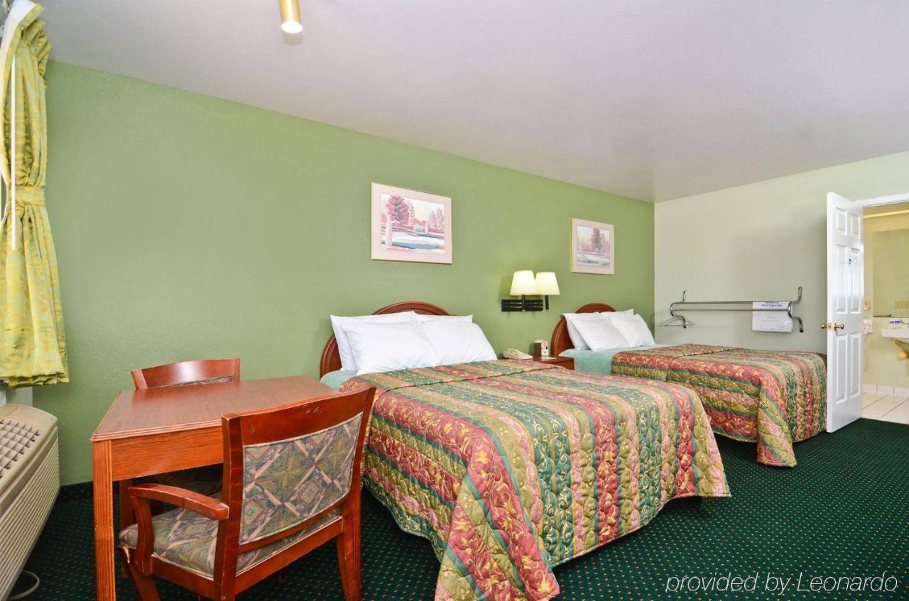Pine Point Inn&Suites Smithville Extérieur photo